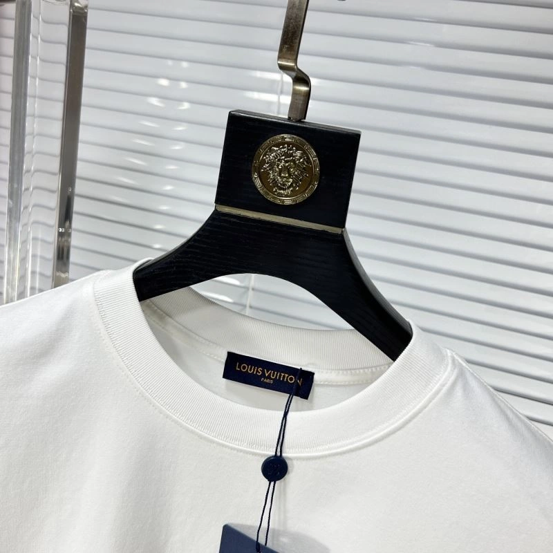 Louis Vuitton T-Shirts Lightweight 135407