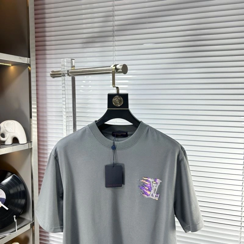 Refined Louis Vuitton T-Shirts 135404