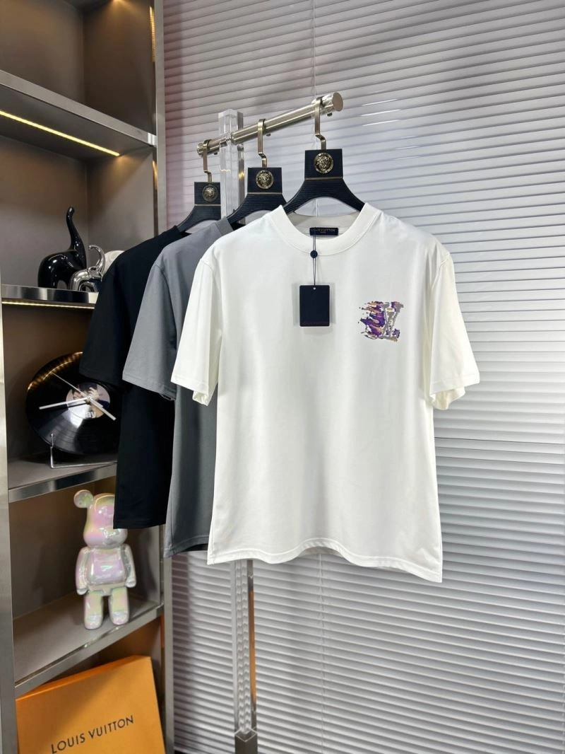 Refined Louis Vuitton T-Shirts 135404