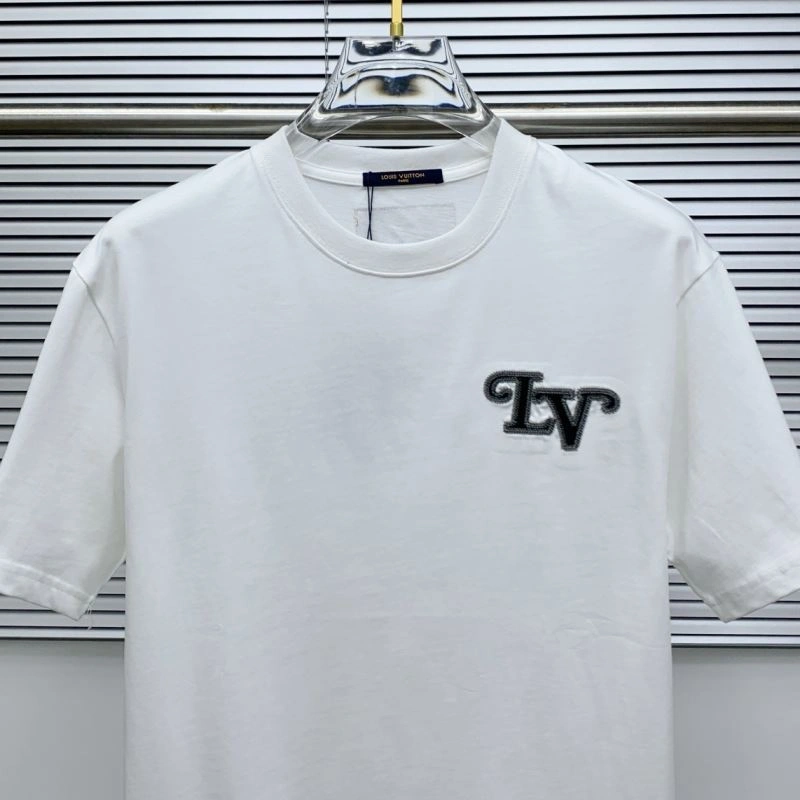 WellDesigned Louis Vuitton T-Shirts 135415