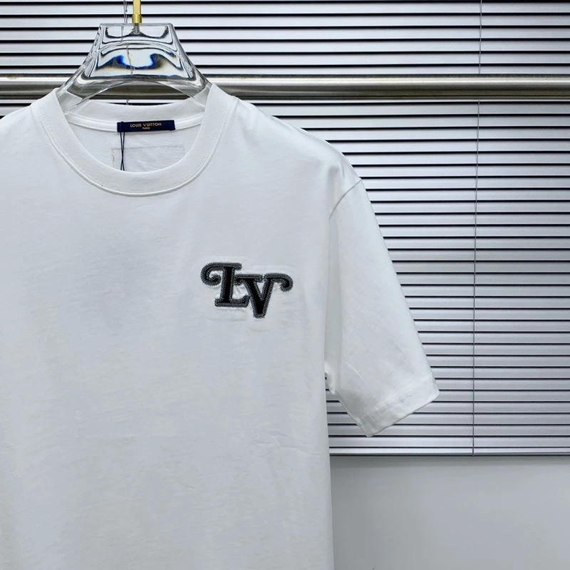 WellDesigned Louis Vuitton T-Shirts 135415