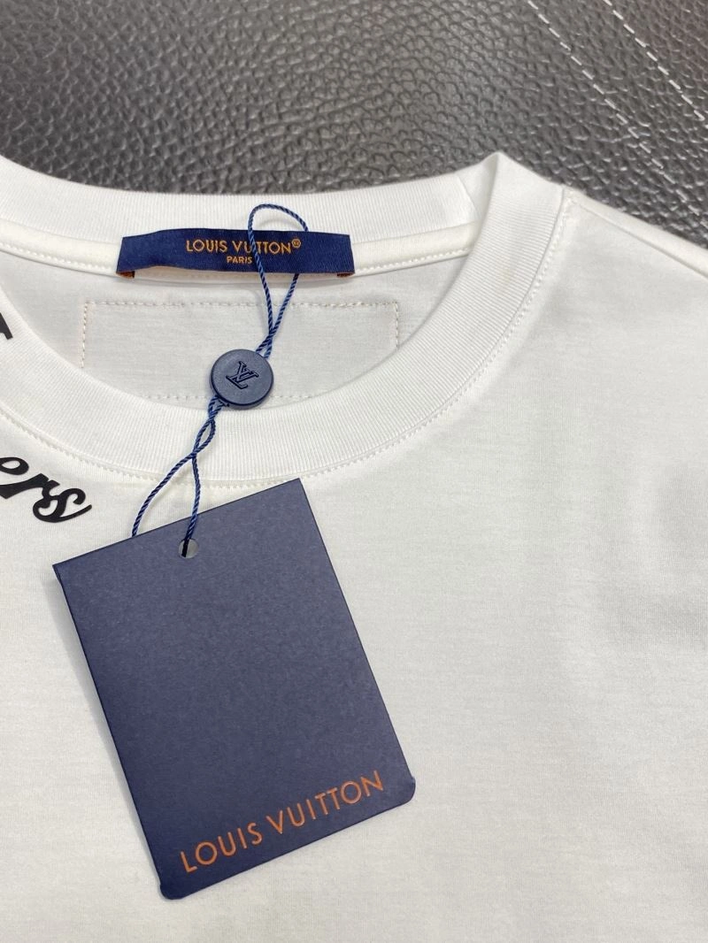 Louis Vuitton T-Shirts FashionForward 135423