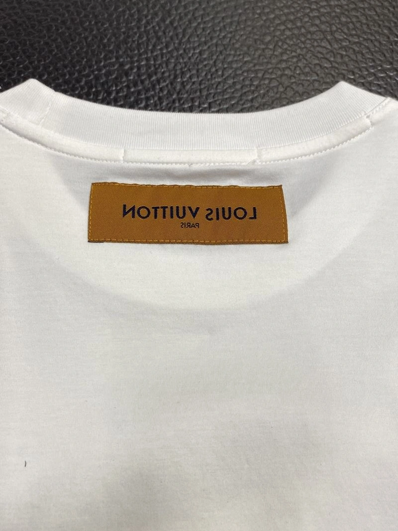 Louis Vuitton T-Shirts FashionForward 135423