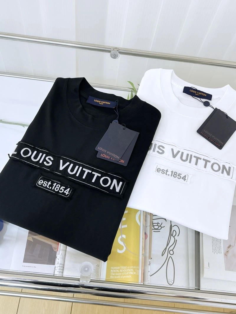 Resilient Louis Vuitton T-Shirts 135402