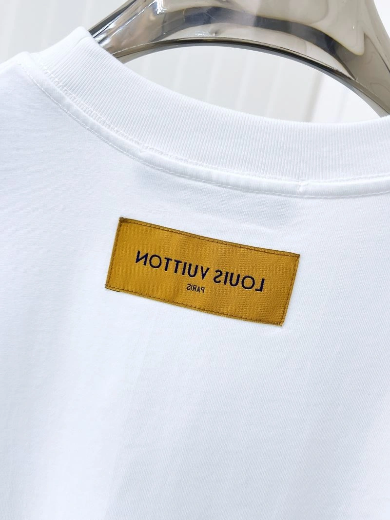 Resilient Louis Vuitton T-Shirts 135402