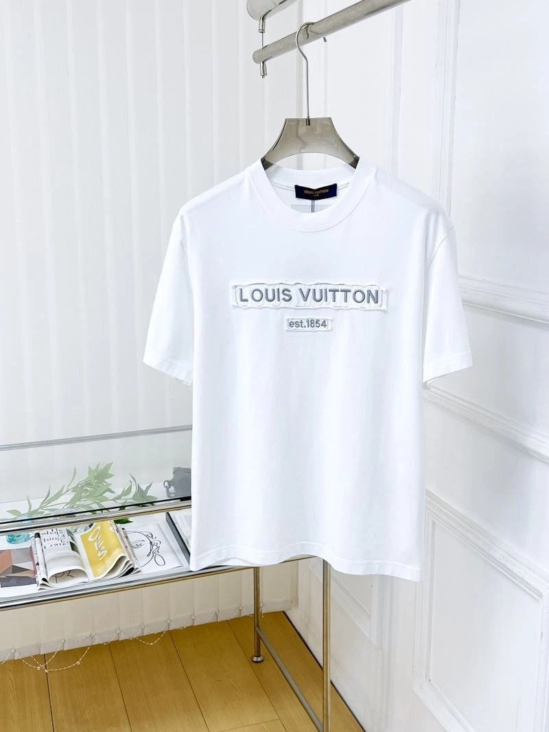 Resilient Louis Vuitton T-Shirts 135402