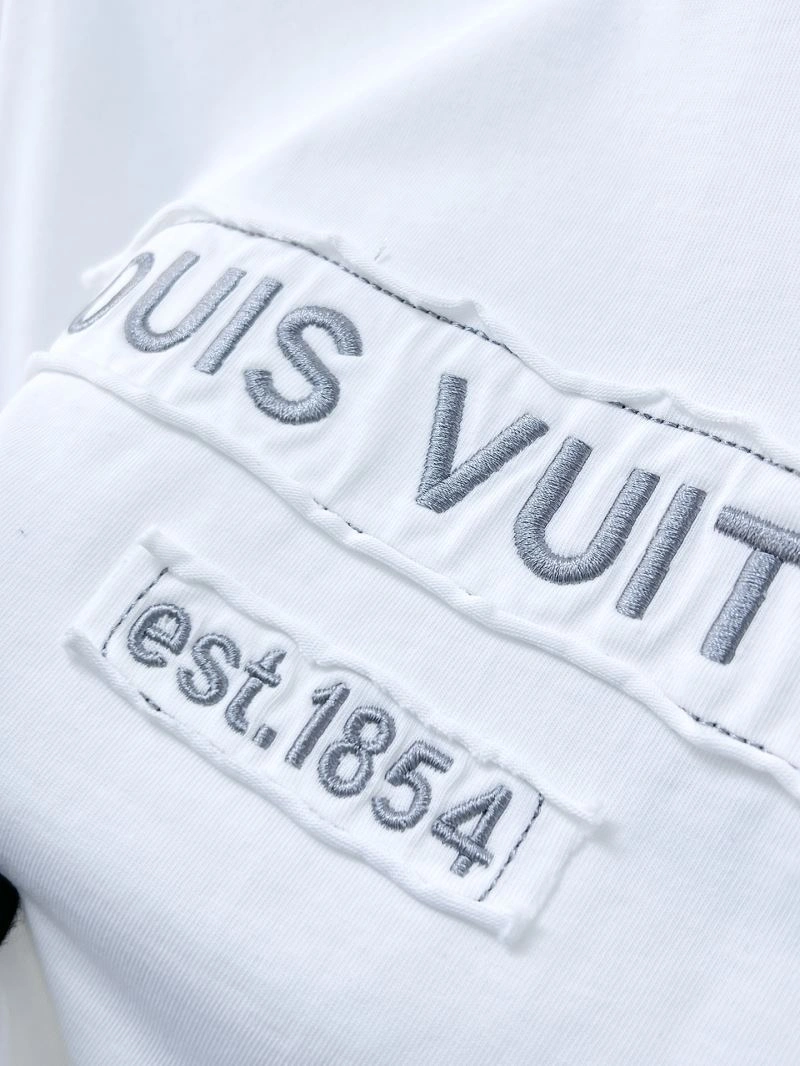 Resilient Louis Vuitton T-Shirts 135402