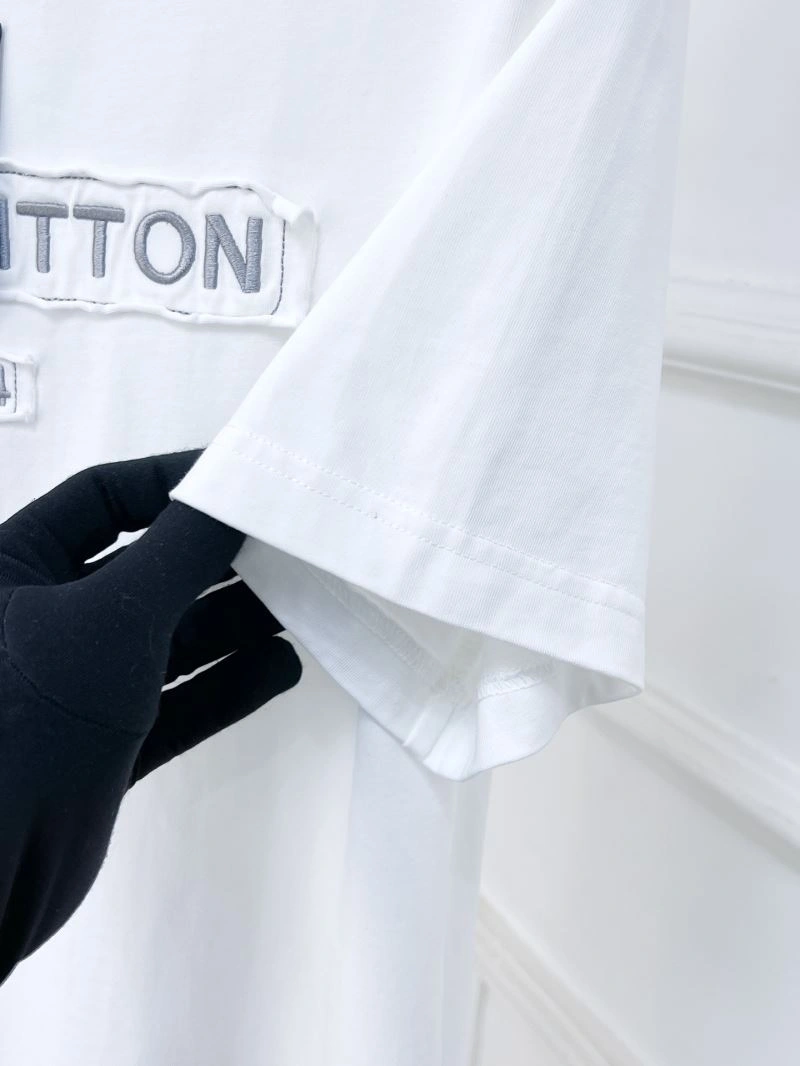 Resilient Louis Vuitton T-Shirts 135402