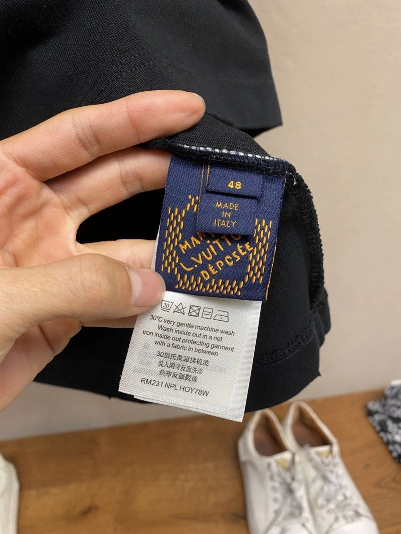 Louis Vuitton T-Shirts Snug 135397
