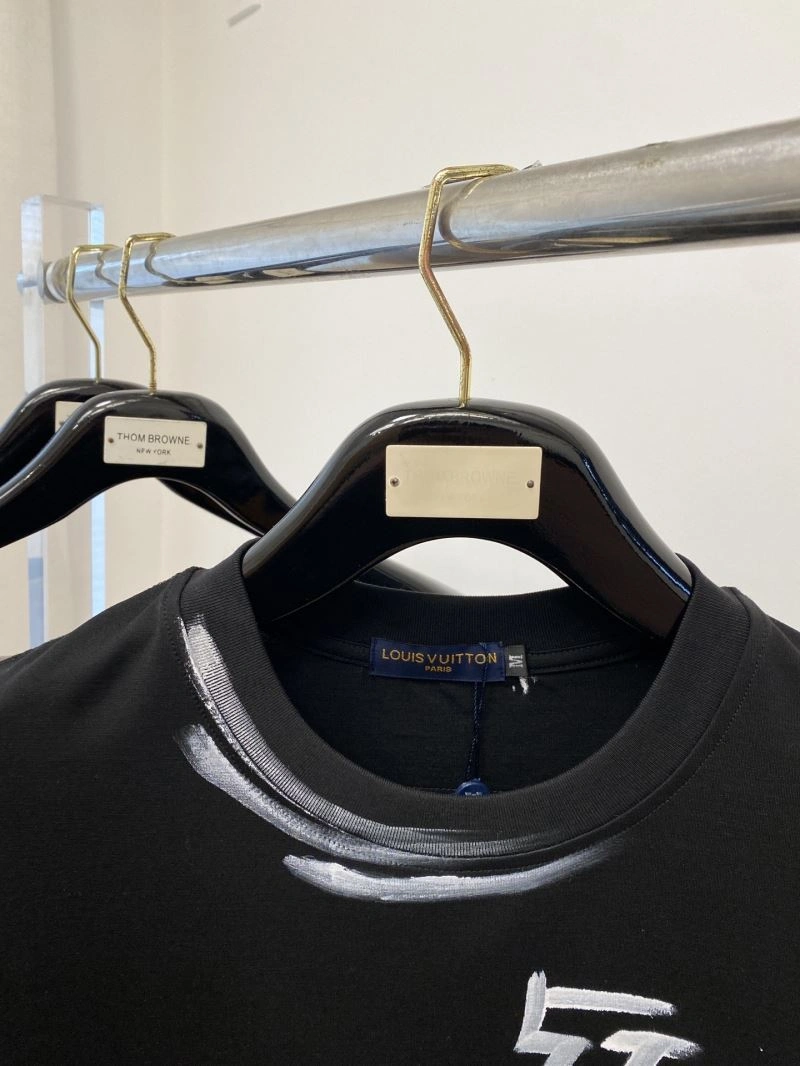 Louis Vuitton T-Shirts Trendy 135369