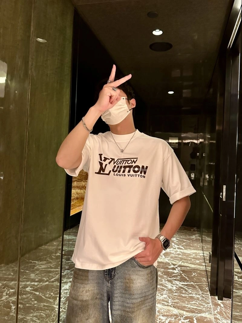 Louis Vuitton T-Shirts WeatherProof 135380