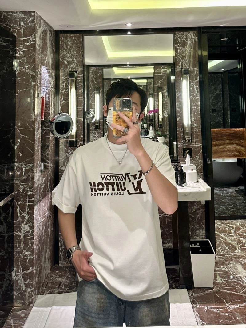 Louis Vuitton T-Shirts WeatherProof 135380