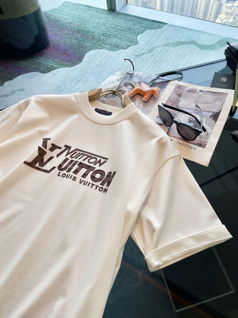 Louis Vuitton T-Shirts WeatherProof 135380