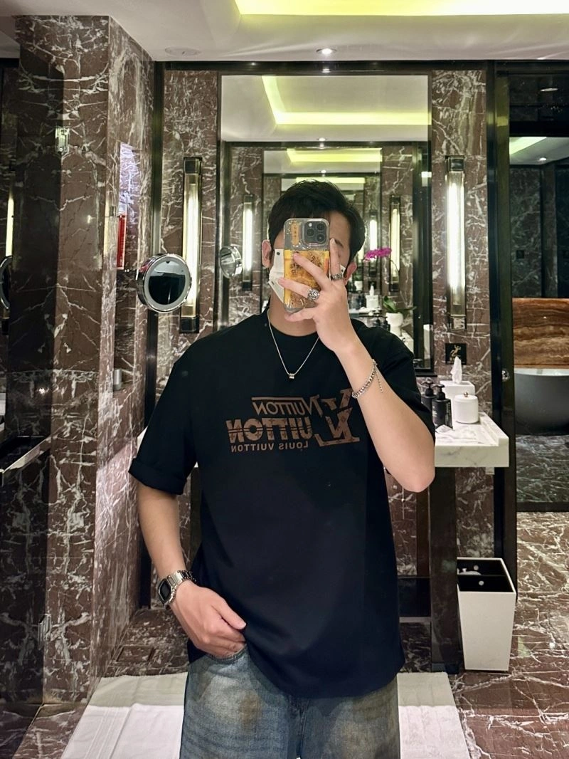Louis Vuitton T-Shirts MoistureWicking 135366