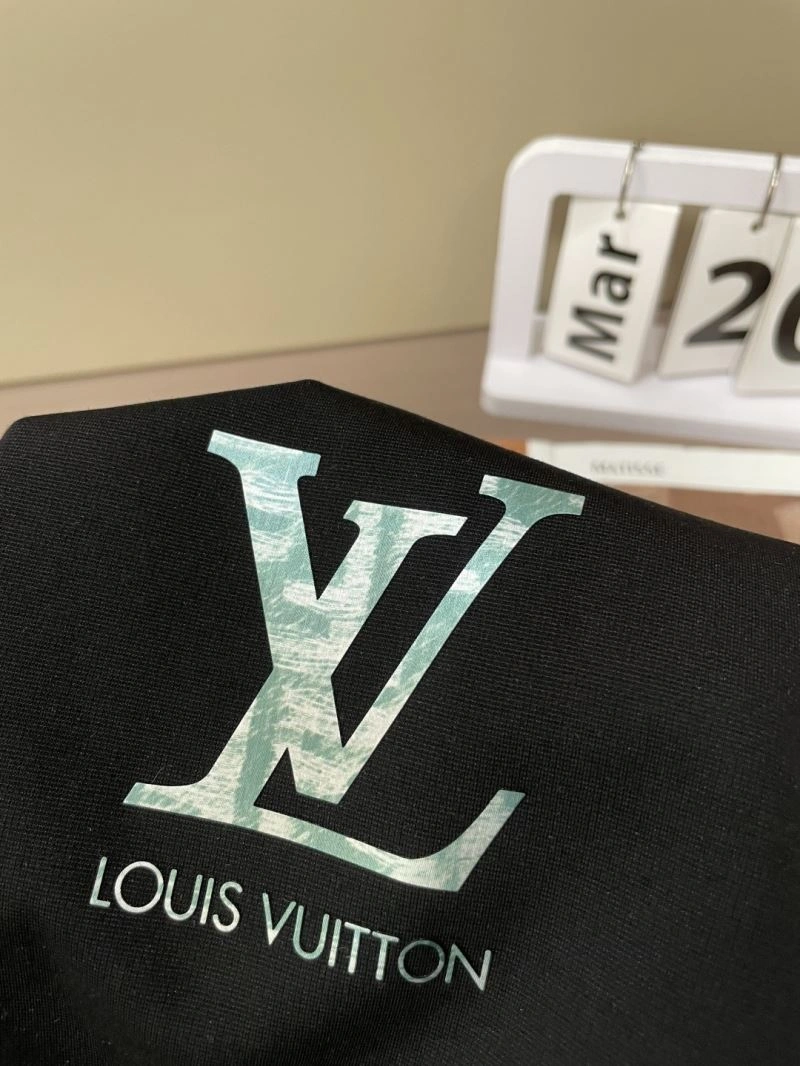 Practical Louis Vuitton T-Shirts 135385