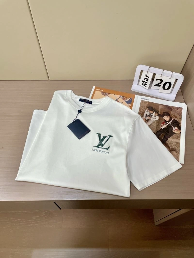 Practical Louis Vuitton T-Shirts 135385