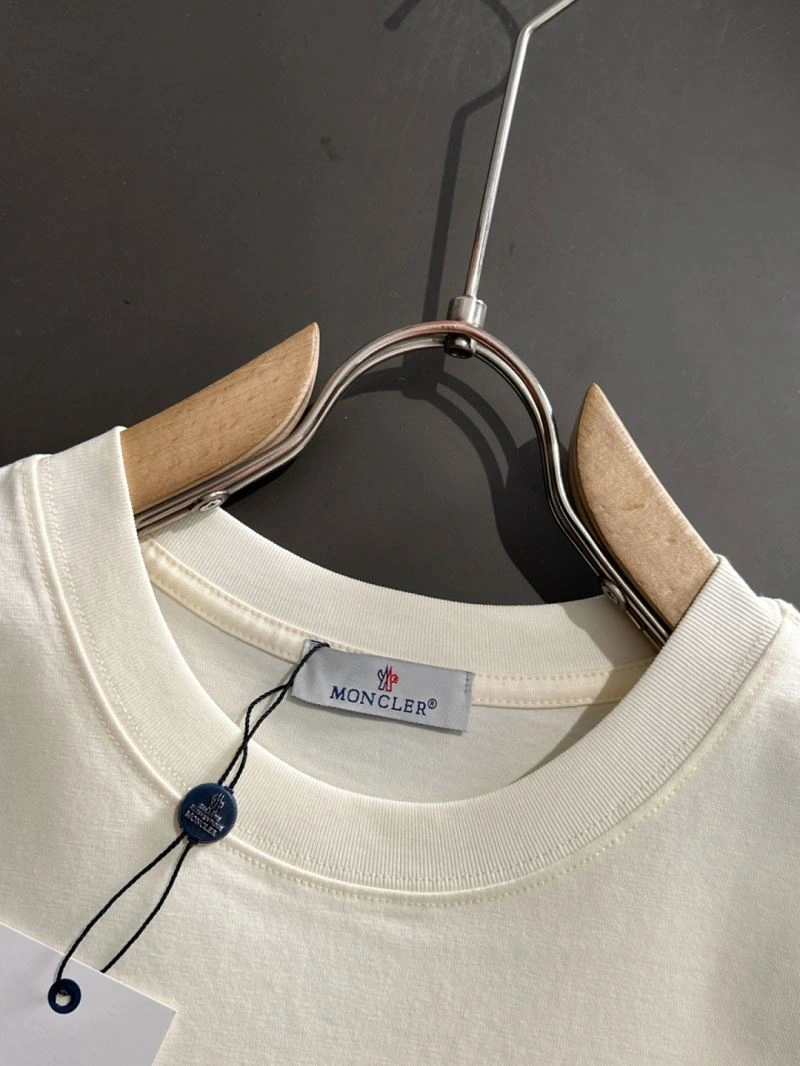 Louis Vuitton T-Shirts Versatile 135361