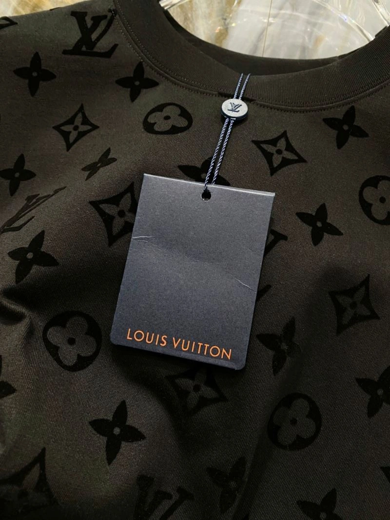 Affordable Louis Vuitton T-Shirts 135375