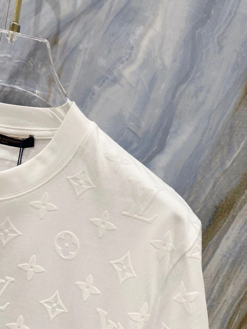 Louis Vuitton T-Shirts Sleek 135368