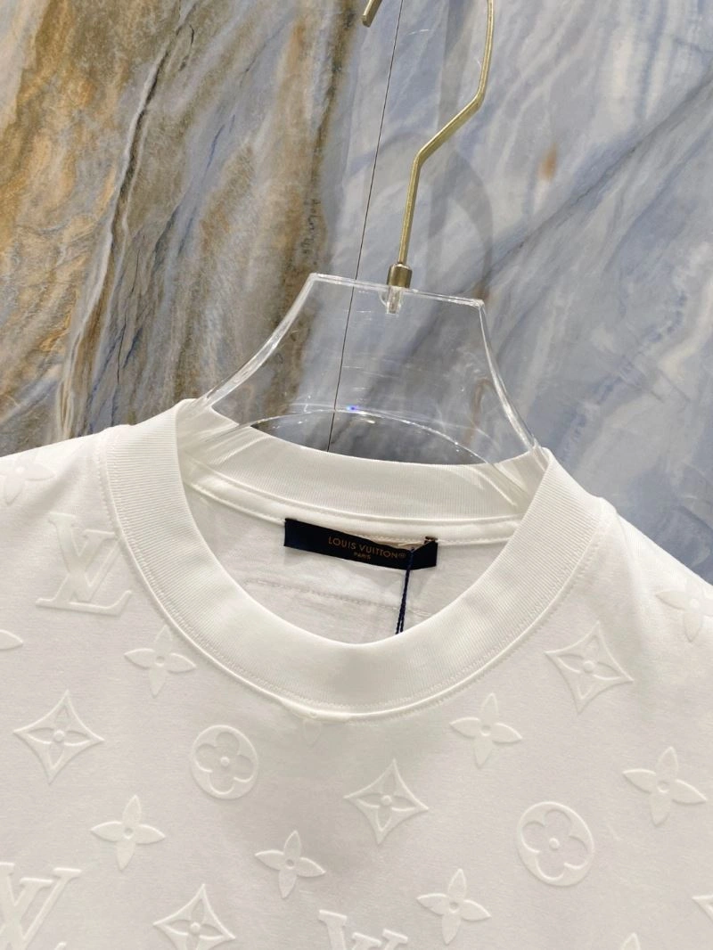 Louis Vuitton T-Shirts Sleek 135368