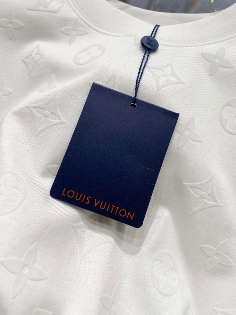Louis Vuitton T-Shirts Sleek 135368