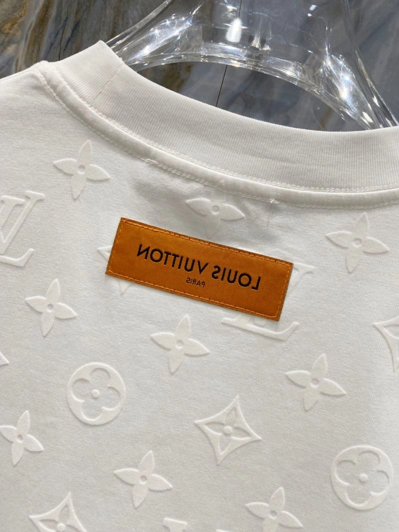 Louis Vuitton T-Shirts Sleek 135368