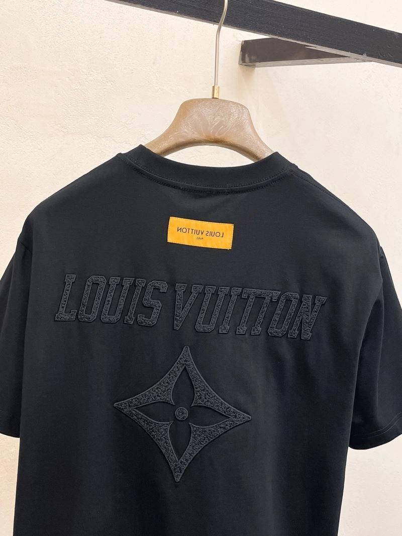 Flexible Louis Vuitton T-Shirts 135365