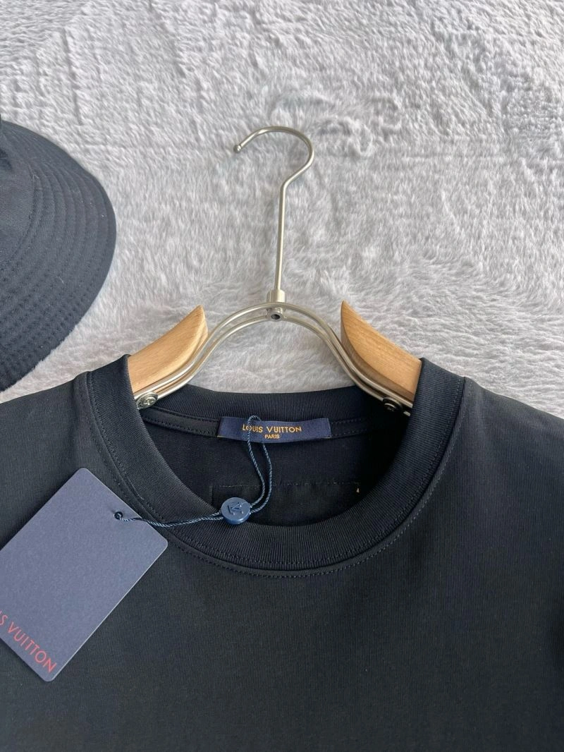 WellDesigned Louis Vuitton T-Shirts 135355
