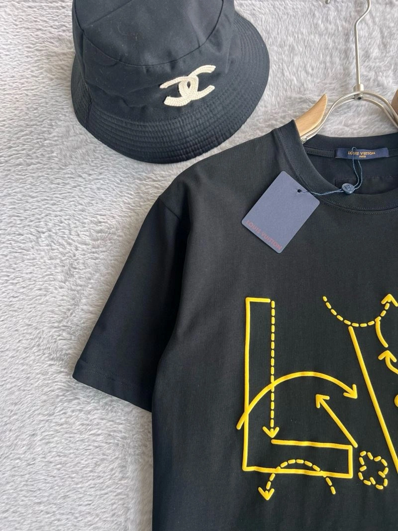 WellDesigned Louis Vuitton T-Shirts 135355