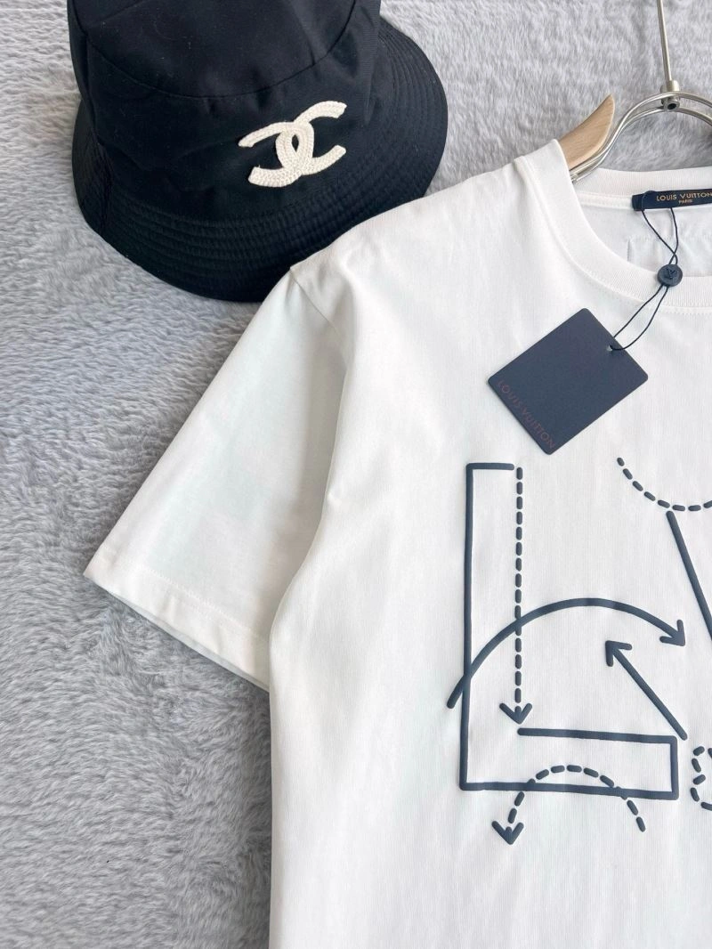 Effortless Louis Vuitton T-Shirts 135354