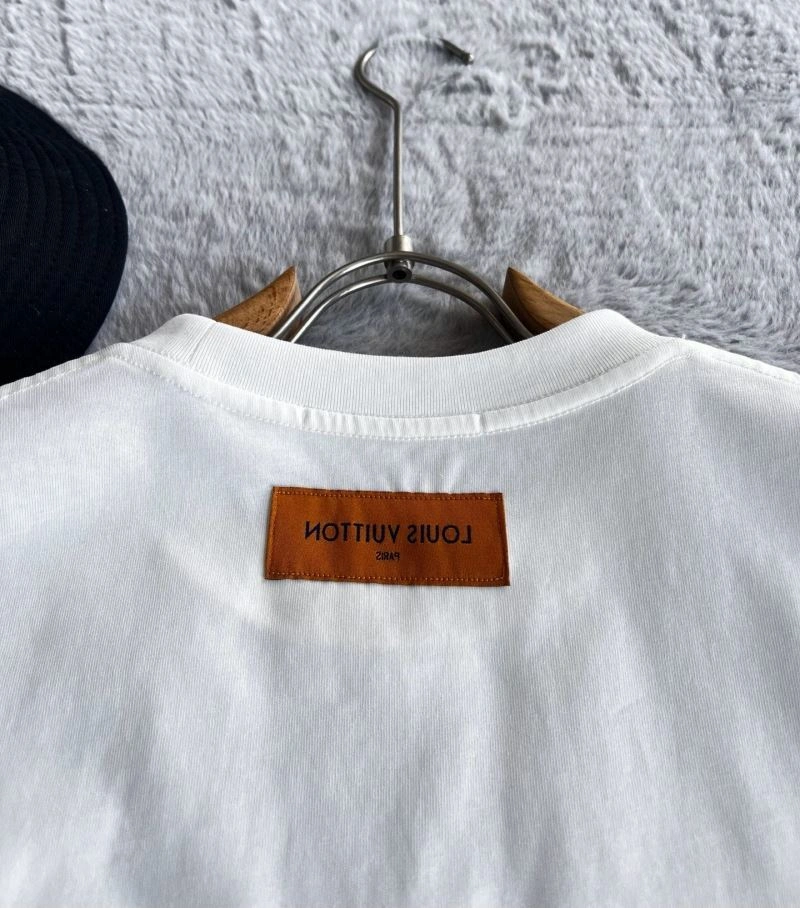 Effortless Louis Vuitton T-Shirts 135354