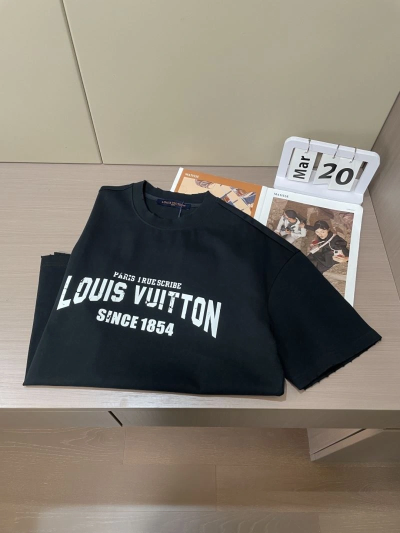 Unisex Louis Vuitton T-Shirts 135351