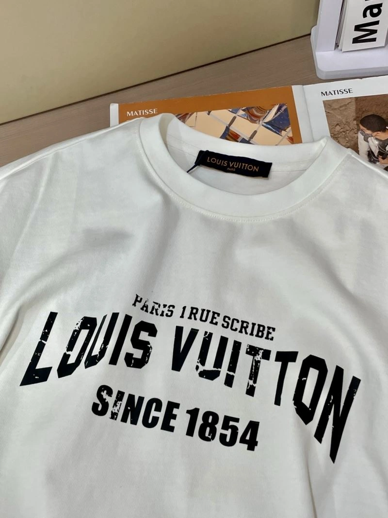 Unisex Louis Vuitton T-Shirts 135351