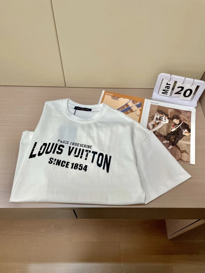 Unisex Louis Vuitton T-Shirts 135351