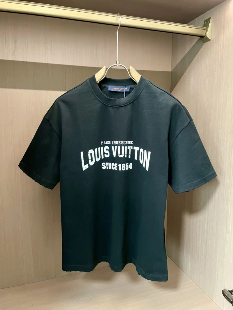 Unisex Louis Vuitton T-Shirts 135351