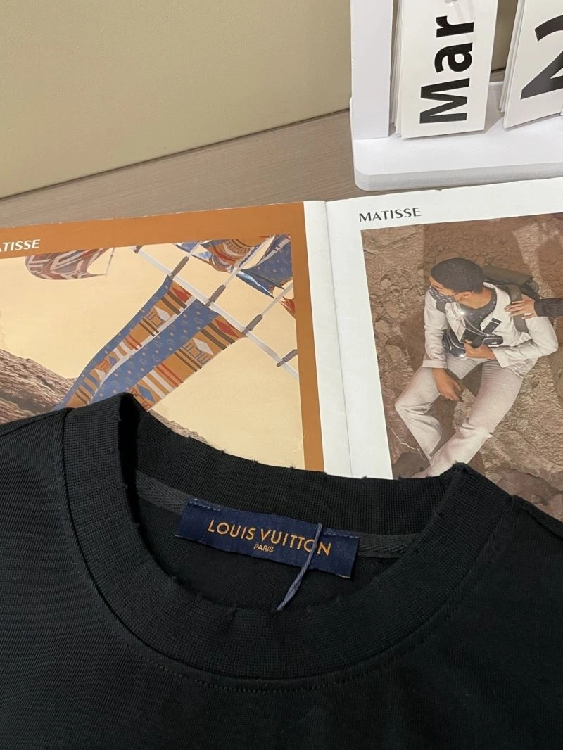 Unisex Louis Vuitton T-Shirts 135351
