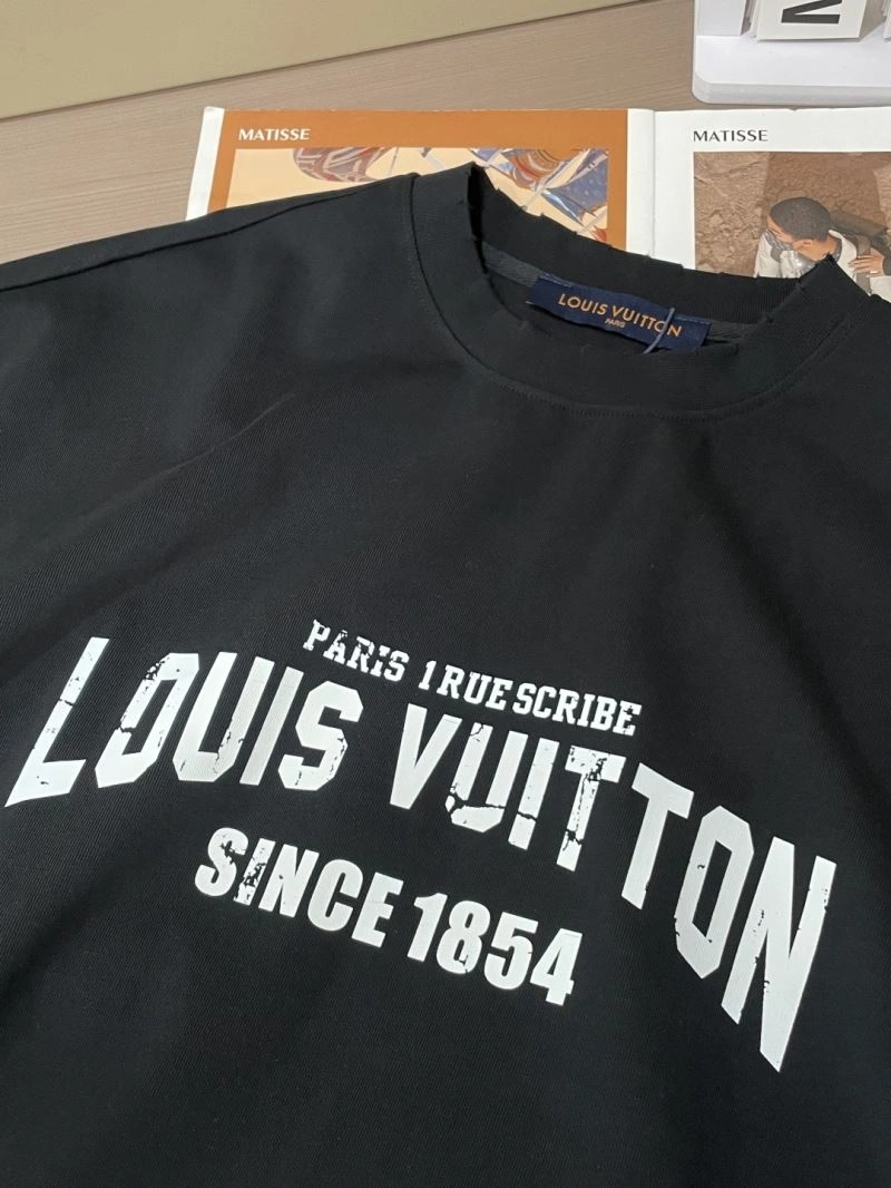 Unisex Louis Vuitton T-Shirts 135351