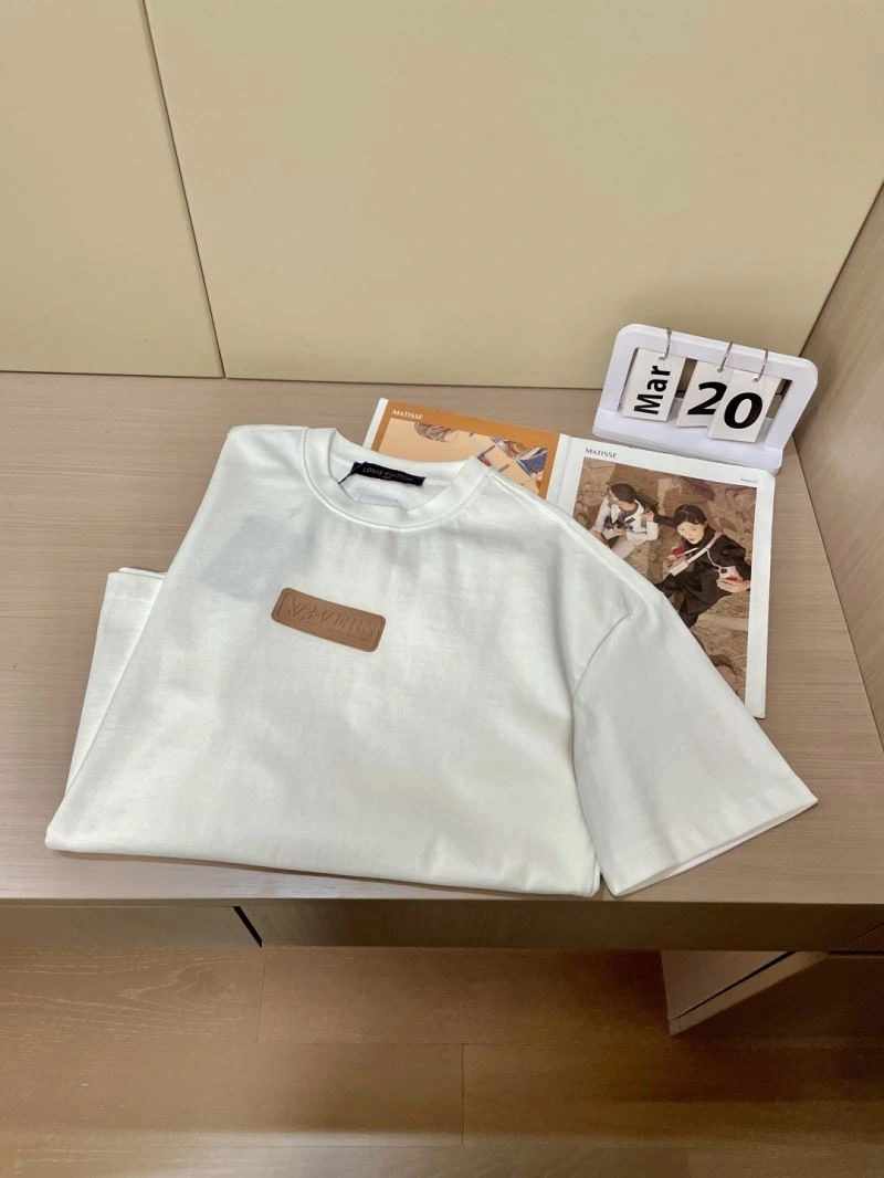 Supportive Louis Vuitton T-Shirts 135387