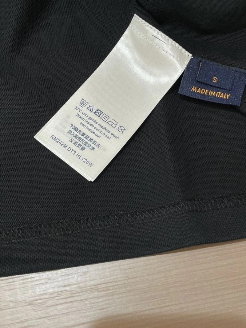 Bright Louis Vuitton T-Shirts 135349