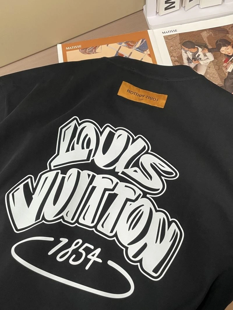 Bright Louis Vuitton T-Shirts 135349