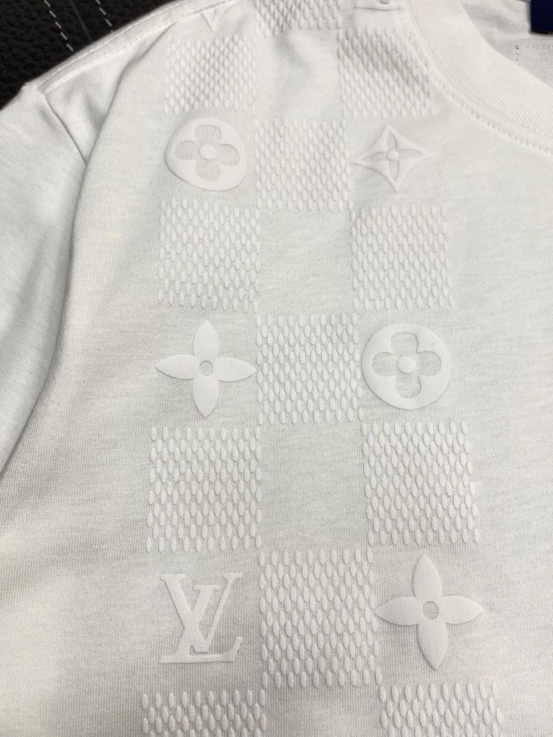 Louis Vuitton T-Shirts Elegant 135345