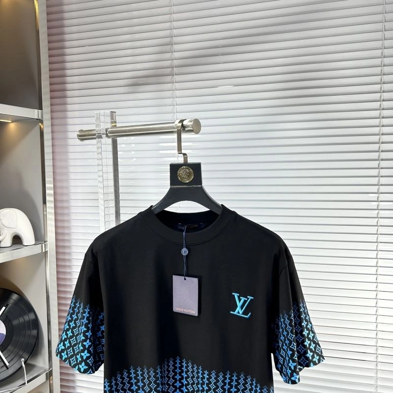 Louis Vuitton T-Shirts Durable 135319