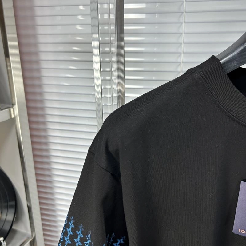 Louis Vuitton T-Shirts Durable 135319