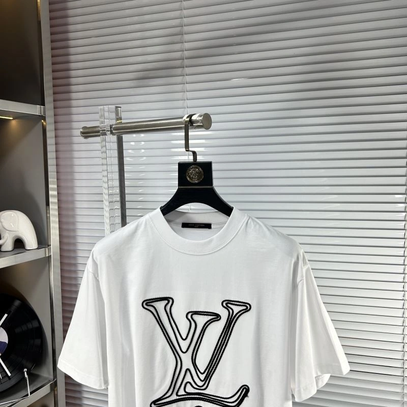 EyeCatching Louis Vuitton T-Shirts 135328