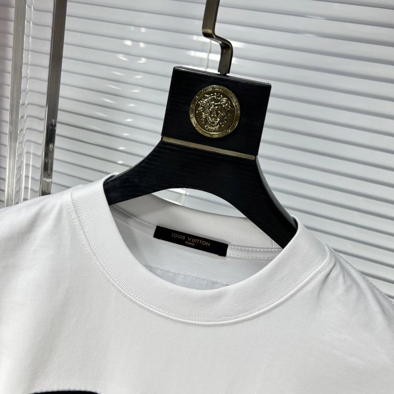 EyeCatching Louis Vuitton T-Shirts 135328