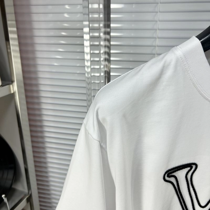 EyeCatching Louis Vuitton T-Shirts 135328