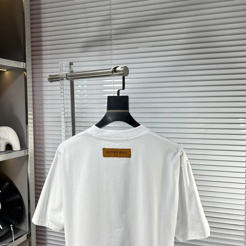 EyeCatching Louis Vuitton T-Shirts 135328