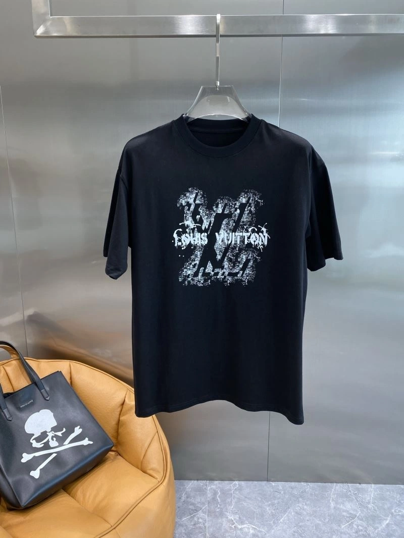 Louis Vuitton T-Shirts UrbanChic 135326