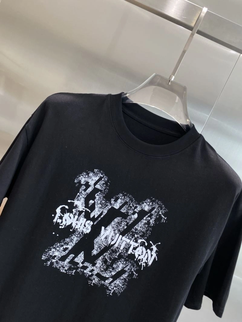 Louis Vuitton T-Shirts UrbanChic 135326