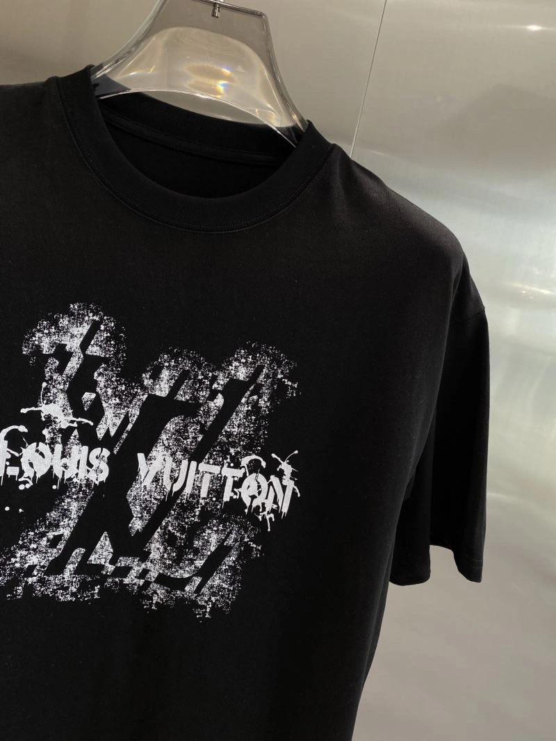 Louis Vuitton T-Shirts UrbanChic 135326